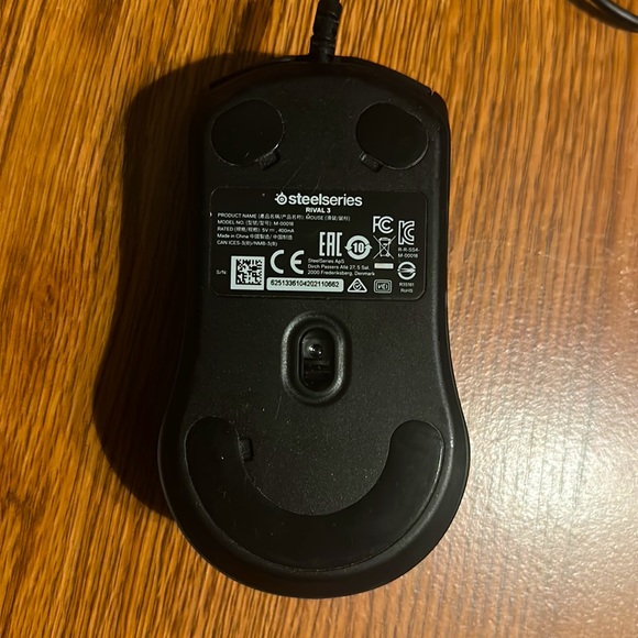 SteelSeries Rival 3 Gaming Computer Mouse. - Picture 2 of 3